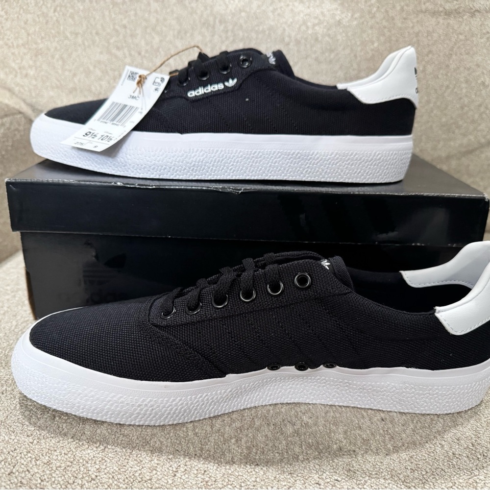 NWT Adidas 3MC B&W Sneakers (9.5M/10.5W)